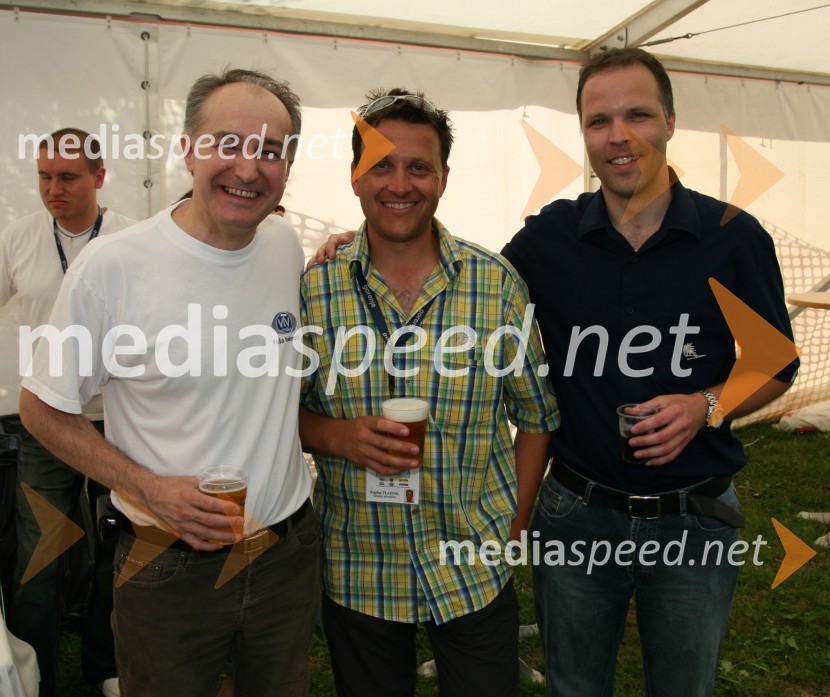 Rajko Djordjevič, direktor VTV in vodja skupine Ave, Bogdan Plaznik, direktor prireditve in Stanko Brunšek, direktor hotela PakaSmučarski skoki, tekma za Rudarsko svetilko