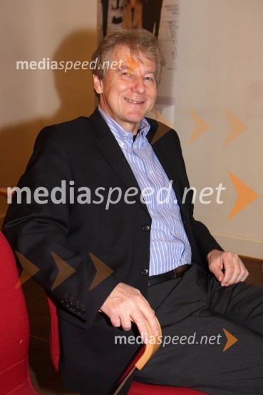 Dr. Davorin Kračun, predsednik Rotary kluba MariborZdruženje Koraki za korakce, dobrodelni božični koncert