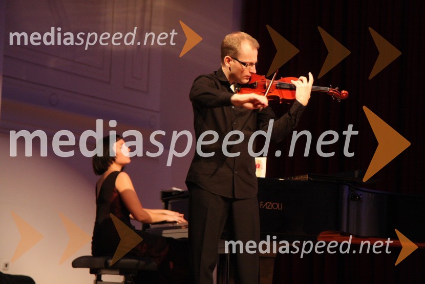 Peter Kuhar, violinistZdruženje Koraki za korakce, dobrodelni božični koncert