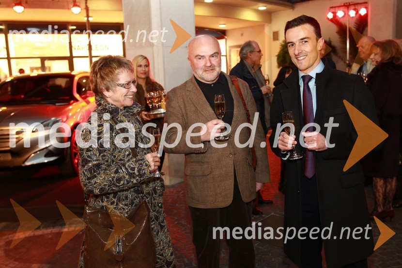 Andrej Krbavčič, novinar časnika Delo in spremljevalka ter Alberic Chopelin, generalni direktor Peugeot Slovenija d.o.o.Peugeot Slovenija, prednovoletni sprejem za novinarje