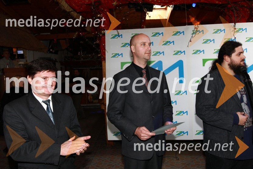 Darko Knez, vodja projekta hitrih cenitev avtomobilskih škod, Sebastjan Strmšek, pomočnik i.d. premoženjskih zavarovanj in Boštjan Gorenc - Pižama, povezovalec programaZavarovalnica Maribor, Podelitev certifikatov za cenilce