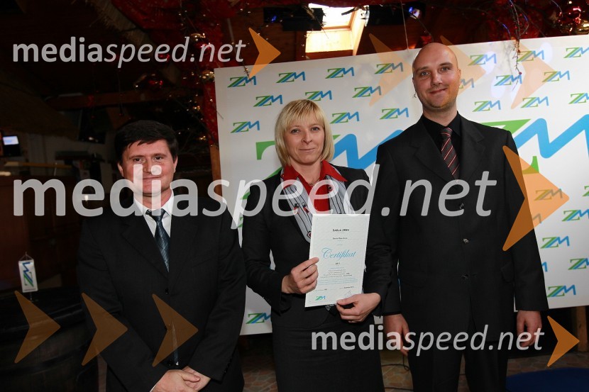 Darko Knez, vodja projekta hitrih cenitev avtomobilskih škod, Darja Drev, servis Drev d.o.o. in Sebastjan Strmšek, pomočnik i.d. premoženjskih zavarovanjZavarovalnica Maribor, Podelitev certifikatov za cenilce