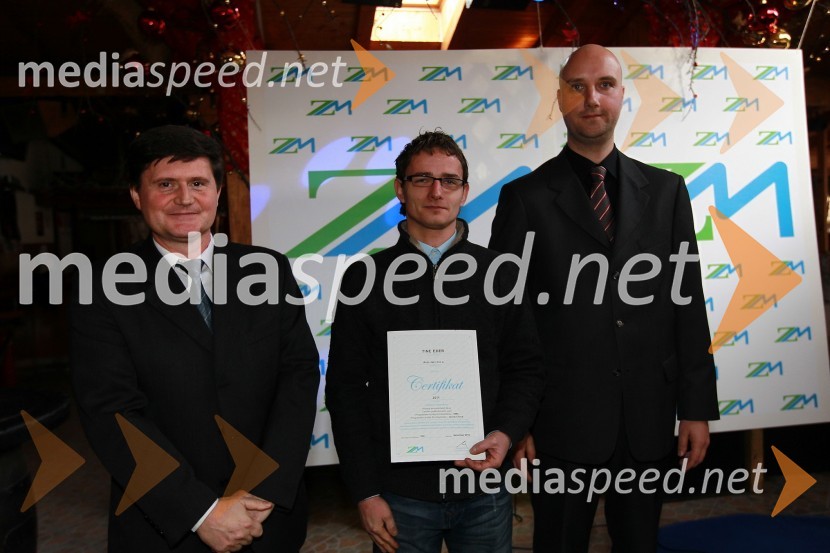 Darko Knez, vodja projekta hitrih cenitev avtomobilskih škod, Tine Eder, Avto Jarc d.o.o. in Sebastjan Strmšek, pomočnik i.d. premoženjskih zavarovanjZavarovalnica Maribor, Podelitev certifikatov za cenilce