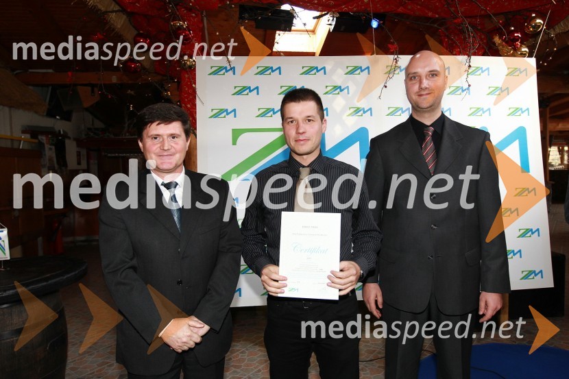 Darko Knez, vodja projekta hitrih cenitev avtomobilskih škod, David Fras in Sebastjan Strmšek, pomočnik i.d. premoženjskih zavarovanjZavarovalnica Maribor, Podelitev certifikatov za cenilce