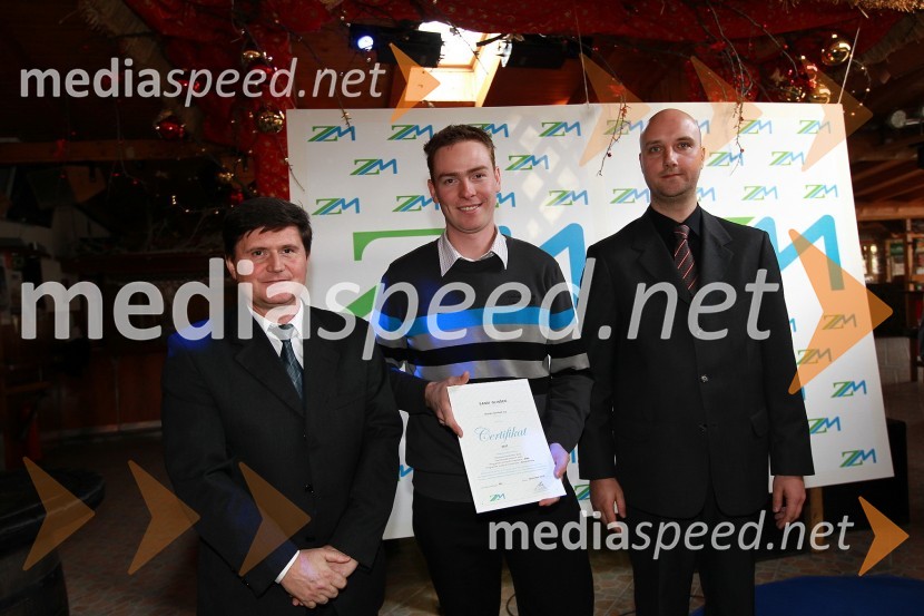 Darko Knez, vodja projekta hitrih cenitev avtomobilskih škod, Sandi Glinšek in Sebastjan Strmšek, pomočnik i.d. premoženjskih zavarovanjZavarovalnica Maribor, Podelitev certifikatov za cenilce