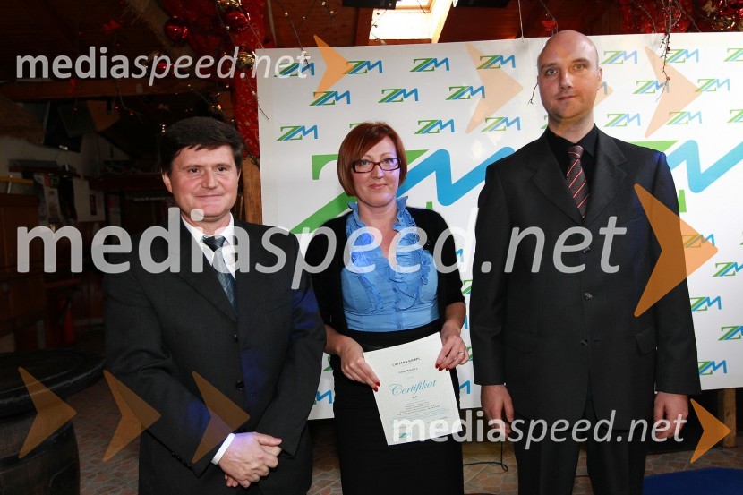 Darko Knez, vodja projekta hitrih cenitev avtomobilskih škod, Lilijana Kampl, Kampl Matjaž s.p. in Sebastjan Strmšek, pomočnik i.d. premoženjskih zavarovanjZavarovalnica Maribor, Podelitev certifikatov za cenilce