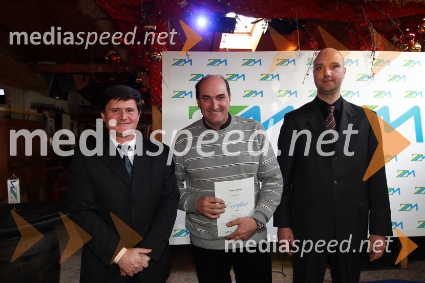 Darko Knez, vodja projekta hitrih cenitev avtomobilskih škod, Vinko Kodrič, Avto Jarc d.o.o. in Sebastjan Strmšek, pomočnik i.d. premoženjskih zavarovanjZavarovalnica Maribor, Podelitev certifikatov za cenilce