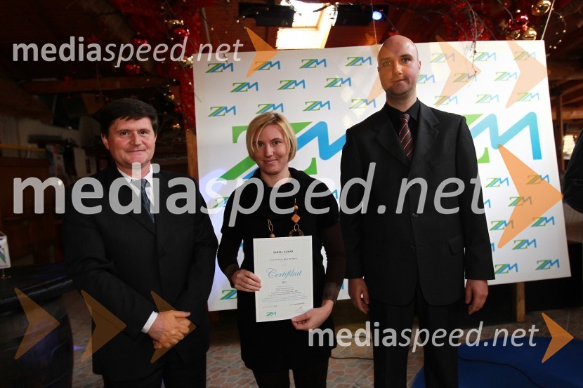 Darko Knez, vodja projekta hitrih cenitev avtomobilskih škod,  Sabina Komar, Pro-avto Novak in Sebastjan Strmšek, pomočnik i.d. premoženjskih zavarovanjZavarovalnica Maribor, Podelitev certifikatov za cenilce