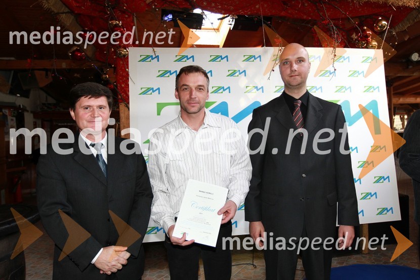 Darko Knez, vodja projekta hitrih cenitev avtomobilskih škod,  Marko Korelc, Avto Korelc in Sebastjan Strmšek, pomočnik i.d. premoženjskih zavarovanjZavarovalnica Maribor, Podelitev certifikatov za cenilce