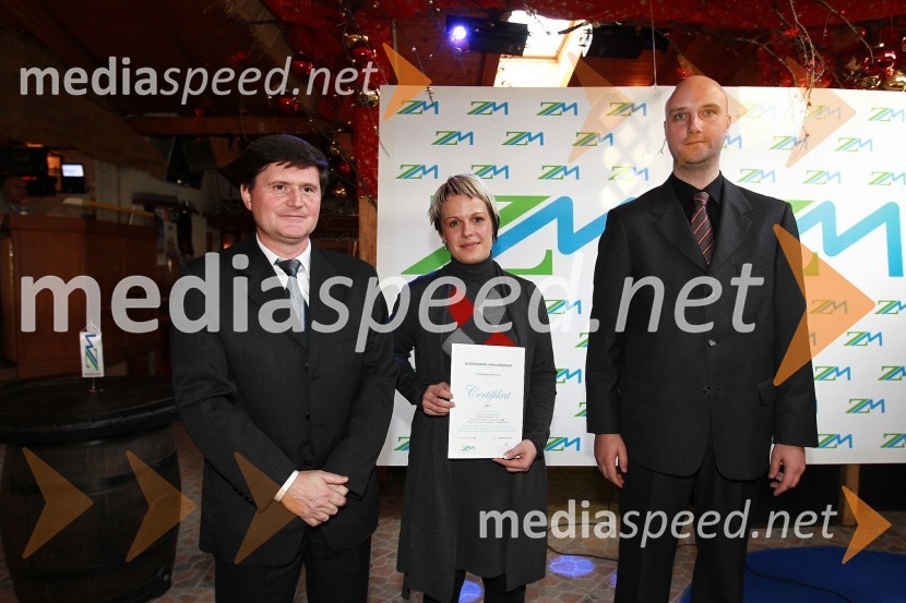 Darko Knez, vodja projekta hitrih cenitev avtomobilskih škod, Aleksandra Krautberger, Krautberger Robert s.p. in Sebastjan Strmšek, pomočnik i.d. premoženjskih zavarovanjZavarovalnica Maribor, Podelitev certifikatov za cenilce