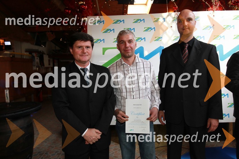 Darko Knez, vodja projekta hitrih cenitev avtomobilskih škod, Robi Makoter, Avtoservis Franc Makoter s.p. in Sebastjan Strmšek, pomočnik i.d. premoženjskih zavarovanjZavarovalnica Maribor, Podelitev certifikatov za cenilce