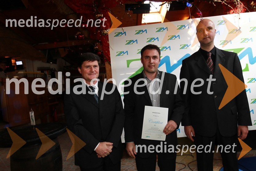 Darko Knez, vodja projekta hitrih cenitev avtomobilskih škod,  Damjan Rajh, Avto Rajh d.o.o. in Sebastjan Strmšek, pomočnik i.d. premoženjskih zavarovanjZavarovalnica Maribor, Podelitev certifikatov za cenilce