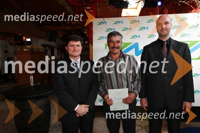 Darko Knez, vodja projekta hitrih cenitev avtomobilskih škod,  Matjaž Rašl, Biška d.o.o. in Sebastjan Strmšek, pomočnik i.d. premoženjskih zavarovanjZavarovalnica Maribor, Podelitev certifikatov za cenilce