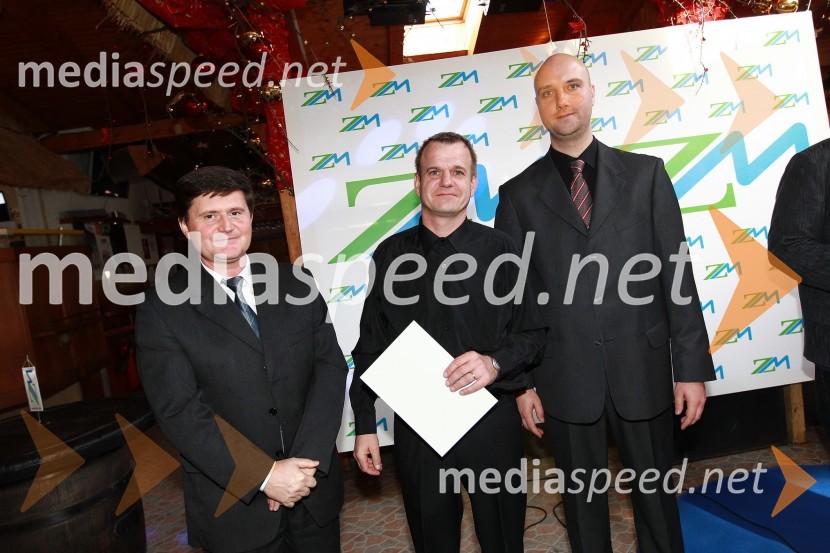 Darko Knez, vodja projekta hitrih cenitev avtomobilskih škod, Igor Serdinšek in Sebastjan Strmšek, pomočnik i.d. premoženjskih zavarovanjZavarovalnica Maribor, Podelitev certifikatov za cenilce