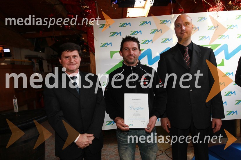 Darko Knez, vodja projekta hitrih cenitev avtomobilskih škod, Domen Simonič, Simonič Domen s.p. in Sebastjan Strmšek, pomočnik i.d. premoženjskih zavarovanjZavarovalnica Maribor, Podelitev certifikatov za cenilce