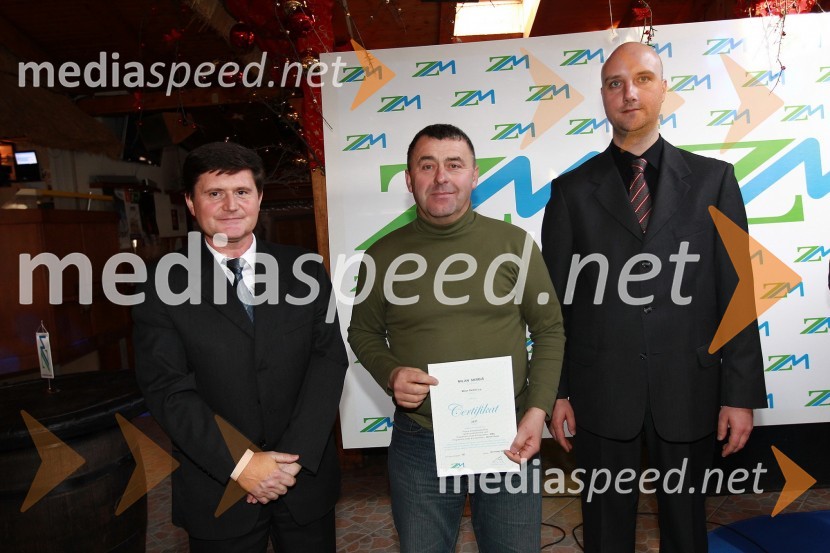 Darko Knez, vodja projekta hitrih cenitev avtomobilskih škod, Milan Skrbiš, Milan Skrbiš s.p. in Sebastjan Strmšek, pomočnik i.d. premoženjskih zavarovanjZavarovalnica Maribor, Podelitev certifikatov za cenilce