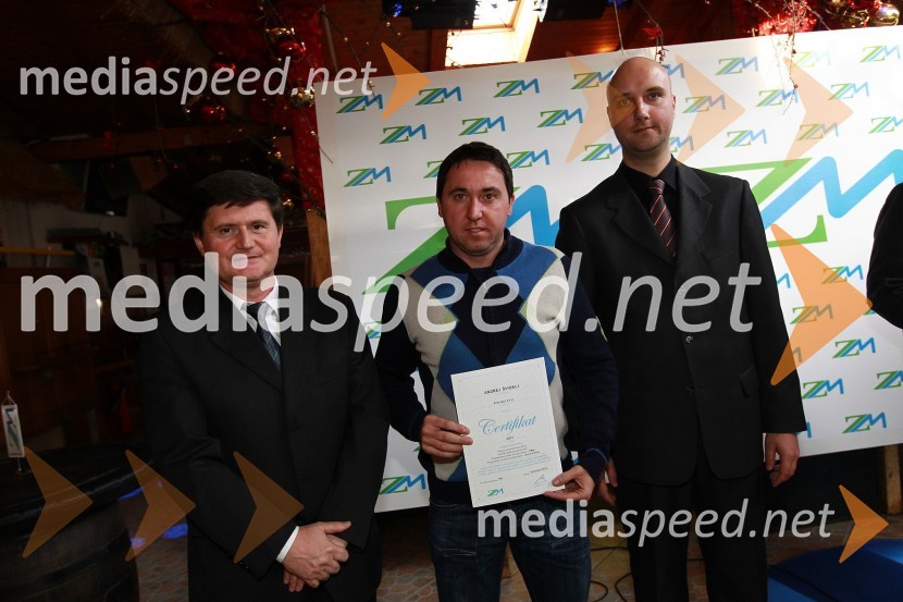Darko Knez, vodja projekta hitrih cenitev avtomobilskih škod, Andrej Švigelj, Avto Igor d.o.o. in Sebastjan Strmšek, pomočnik i.d. premoženjskih zavarovanjZavarovalnica Maribor, Podelitev certifikatov za cenilce