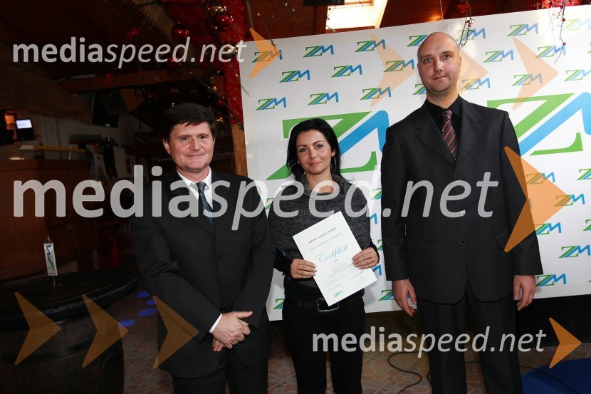 Darko Knez, vodja projekta hitrih cenitev avtomobilskih škod, Simona Turnšek Murko, Avtoservis Turnšek in Sebastjan Strmšek, pomočnik i.d. premoženjskih zavarovanjZavarovalnica Maribor, Podelitev certifikatov za cenilce