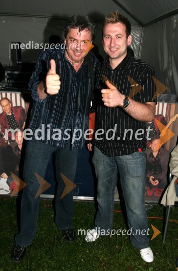 Mišo Melanšek, basist skupine Ave in Robert Goter, harmonikarSmučarski skoki, tekma za Rudarsko svetilko