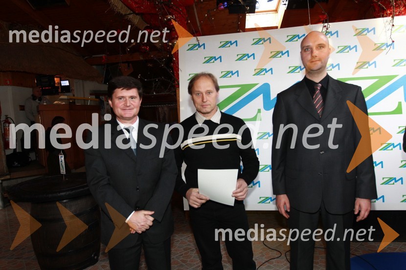 Darko Knez, vodja projekta hitrih cenitev avtomobilskih škod, Darinko Vornšek in Sebastjan Strmšek, pomočnik i.d. premoženjskih zavarovanjZavarovalnica Maribor, Podelitev certifikatov za cenilce