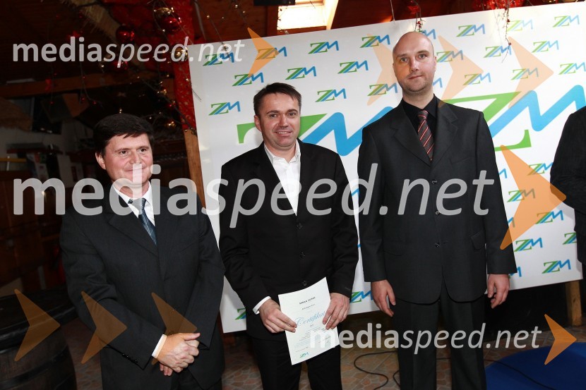 Darko Knez, vodja projekta hitrih cenitev avtomobilskih škod, Miran Zupan, ATG Zupan d.o.o. in Sebastjan Strmšek, pomočnik i.d. premoženjskih zavarovanj 	 
Zavarovalnica Maribor, Podelitev certifikatov za cenilce