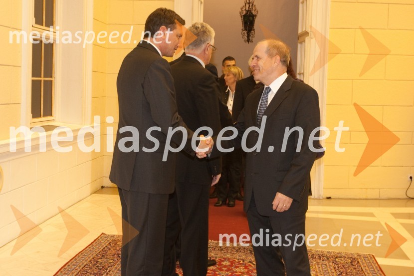 Borut Pahor, predsednik vlade Republike Slovenije in Ivan Svetlik, minister za delo, družino in socialne zadeveSprejem treh predsednikov za novinarje in urednike