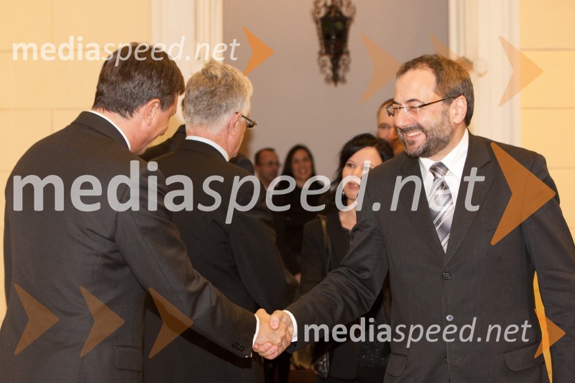 Borut Pahor, predsednik vlade Republike Slovenije in dr. József Györkös, državni sekretar Ministrstva za visoko šolstvo, znanost in tehnologijoSprejem treh predsednikov za novinarje in urednike