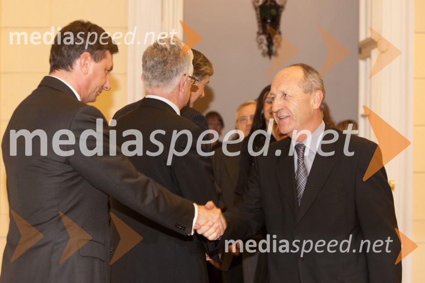 	Borut Pahor, predsednik vlade Republike Slovenije in Branko Pavlin, predsednik uprave časopisne družbe DnevnikSprejem treh predsednikov za novinarje in urednike