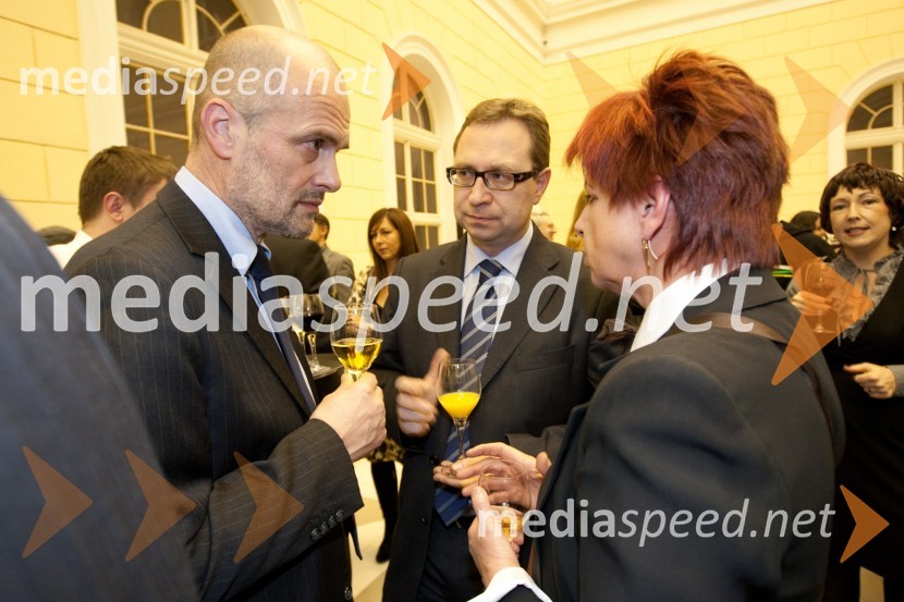 Janez Lombergar, v.d. direktorja Televizije Slovenija, Marko Filli, generalni direktor RTV Slovenija in Majda Širca, ministrica za kulturoSprejem treh predsednikov za novinarje in urednike