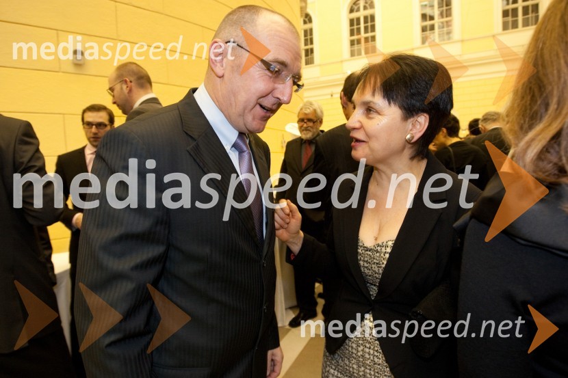Brane Krajnik, direktor The Slovenian Times in Vida Petrovčič, novinarkaSprejem treh predsednikov za novinarje in urednike