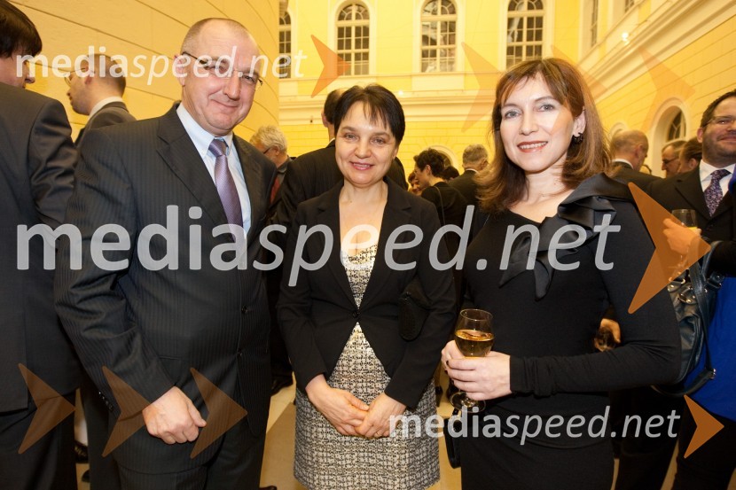 Brane Krajnik, direktor The Slovenian Times, Vida Petrovčič, novinarka in Alenka Arko, tv voditeljicaSprejem treh predsednikov za novinarje in urednike