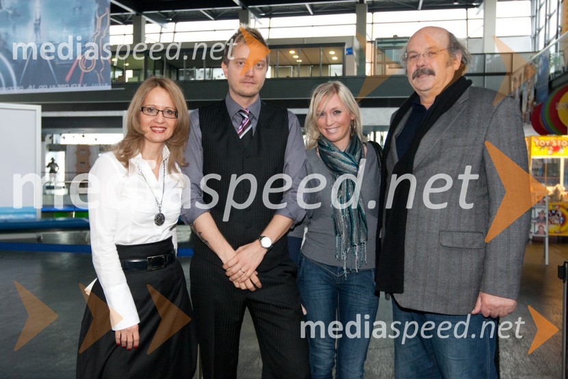 Tjaša Smrekar, vodja za tržno komuniciranje Kolosej, Damjan Smodiš, direktor poslovanja družbe Kolosej, Urška Čož, Cinemania group d.o.o. in Igor Koršič, predsednik DSFUPodelitev Velike Zlate role ustvarjalcem filma Gremo mi po svoje