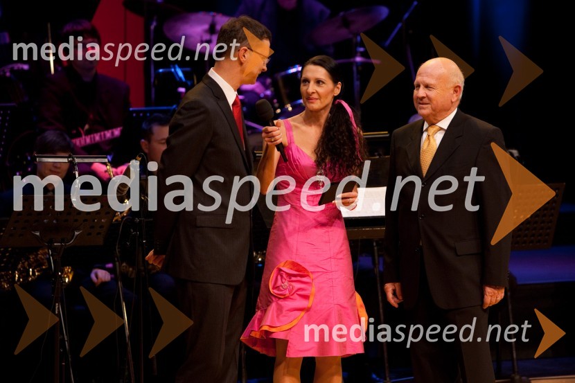 Igor Lukšič, minister za šolstvo in šport, Uršula Majcen, športna novinarka in voditeljica prireditve ter Janez Kocijančič, predsednik olimpijskega komitejaŠportnika leta 2010 sta Tina Maze in Dejan Zavec