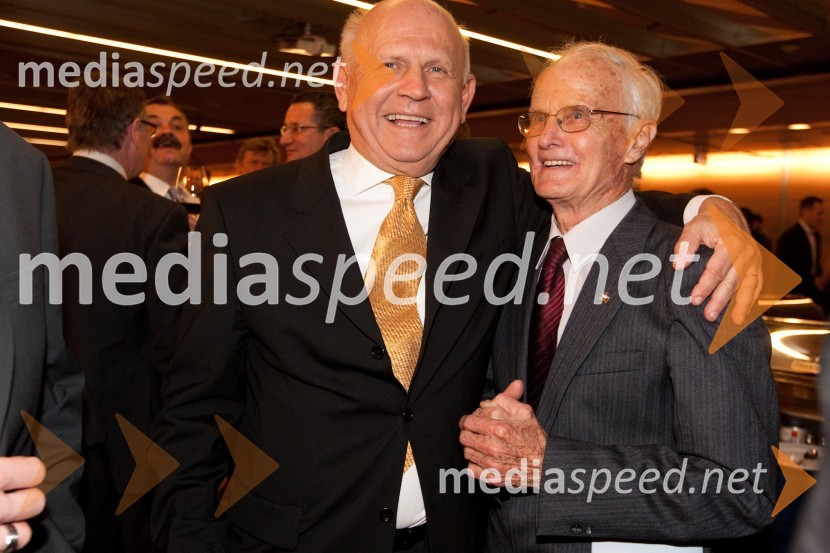 Janez Kocijančič, predsednik olimpijskega komiteja in ...Športnika leta 2010 sta Tina Maze in Dejan Zavec