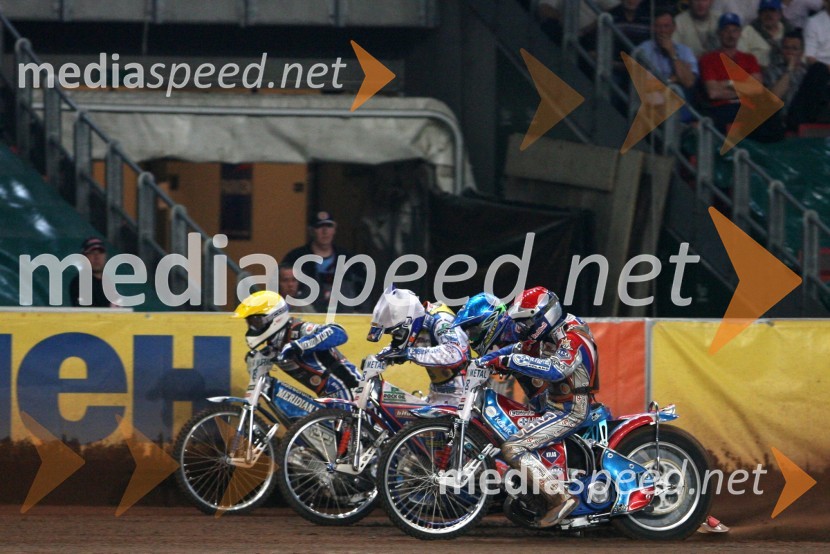 Hans Andersen (Danska), Jason Crump (Avstralija), Scott Nicholls (VBR) in Jaroslaw Hampel (Poljska) po startu 8.vožnje na VN DanskeSPEEDWAY GRAND PRIX, VN Danske 2006, dirka