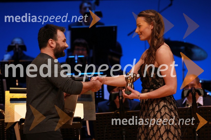 Aleš Smrekar, urednik športnega programa na Radiu Slovenija ter Tina Maze, smučarka in športnica leta 2010Športnika leta 2010 sta Tina Maze in Dejan Zavec