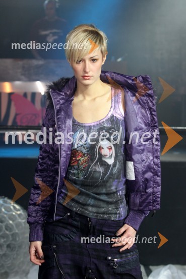 Tina Grebenšek, manekenkaModna revija Urške Čepin