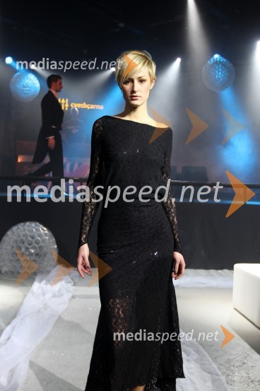 Tina Grebenšek, manekenkaModna revija Urške Čepin