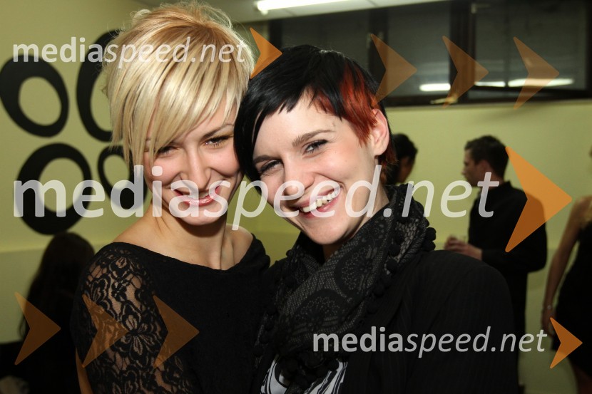 Tina Grebenšek, manekenka in Ana Porenta, vizažistka
Modna revija Urške Čepin