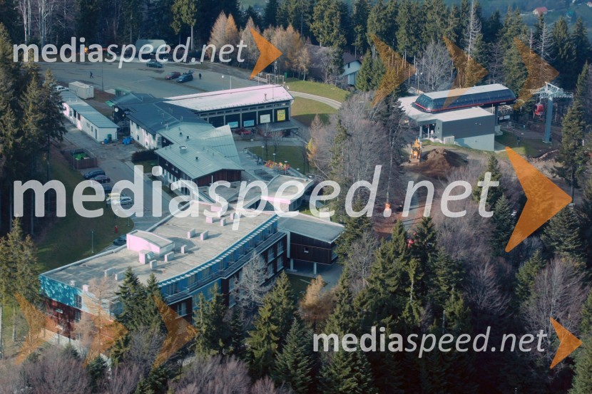 Zgornja postaja Pohorske vzpenjače in hotel Bellevue na PohorjuMaribor in okolica iz zraka