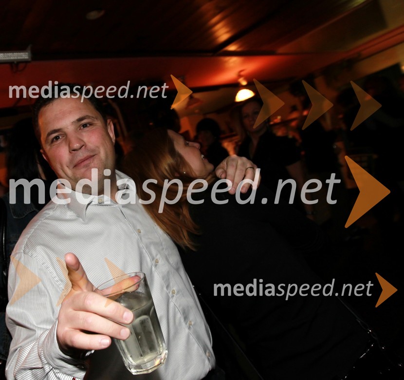 Damijan Koletnik, nekdanji direktor Dravskih elektrarn Maribor in njegova žena Sandra KoletnikTradicionalni božični koncert Prljavo kazalište