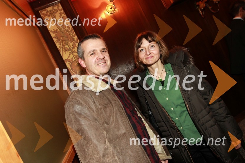 Uroš Skuhala, direktor časnika Večer in soproga Sabina ŽajaTradicionalni božični koncert Prljavo kazalište