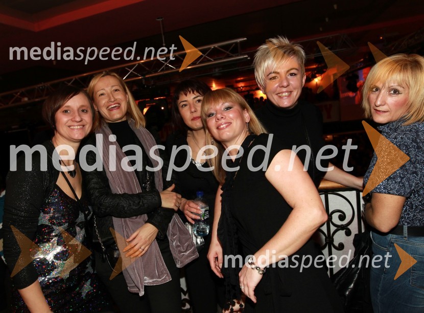 Jasmina Drevenšek, Ines Dolenc, Melita Bojič, Maja Verdonik, Biljana Krepek in Bojana FrasTradicionalni božični koncert Prljavo kazalište