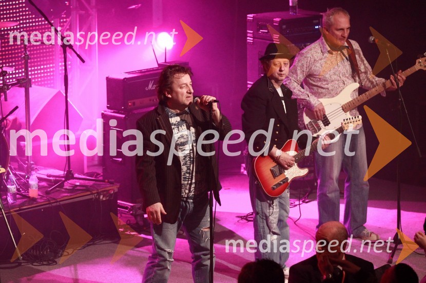 Mladen Bodalec, Jasenko Houra in Dubravko Vorih, člani skupine Prljavo kazališteTradicionalni božični koncert Prljavo kazalište