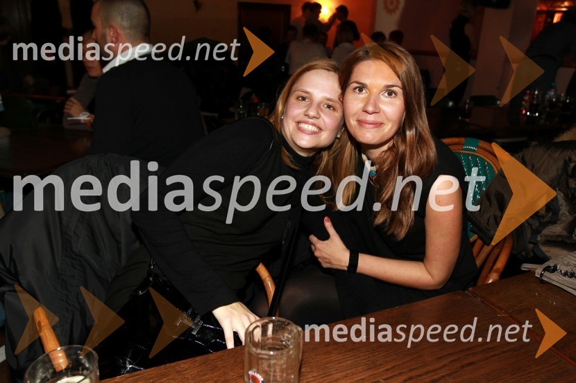 Sandra Koletnik in Petra PečnikTradicionalni božični koncert Prljavo kazalište