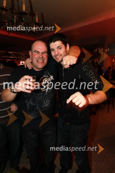 Matjaž Šalamun - Šalca, član ekipe Reporter Milan in Sašo Ožbolt, košarkar KK Union OlimpijaTradicionalni božični koncert Prljavo kazalište