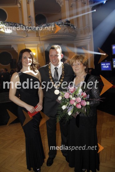 Katarina Karlovšek, spremljevalka Bojana Šrota, Bojan Šrot, župan Mestne občine Celje in mag. Aleksa Gajšek KrajncNovoletni sprejem župana Mestne občine Celje Bojana Šrota