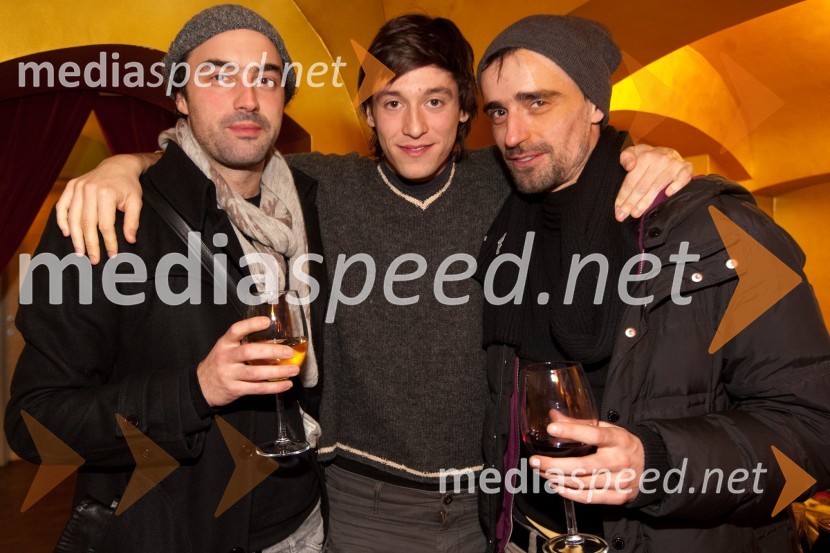 Boštjan Antončič, plesalec, Aleš Čuček, plesalec in Matej Kejžar, plesalecZofa, premiera v Mini teatru