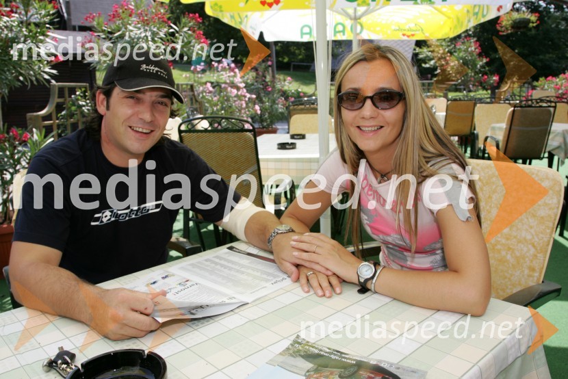 Duška Žolger, novinarka POP tv s spremljevalcem Bojanom Borojo4. Rally Škoda Maribor 2006
