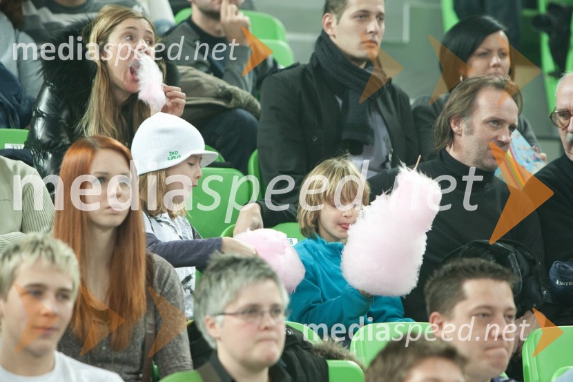 Vanja Vardjan z družinoDan slovenske košarke 2011